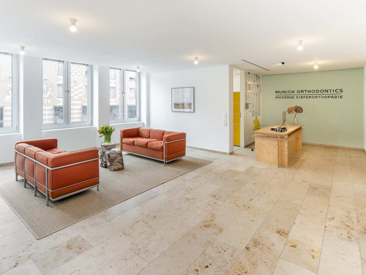 Behandlungszimmer der kieferorthopädischen Praxis Munich Orthodontics in München